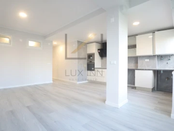 Apartamento T2 para Venda em Oeiras e São Julião da Barra, Paço de Arcos e Caxias