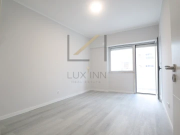 Apartamento T2 para Venda em Oeiras e São Julião da Barra, Paço de Arcos e Caxias