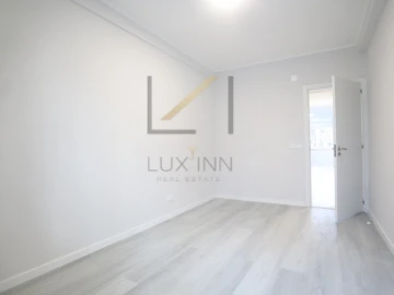 Apartamento T2 para Venda em Oeiras e São Julião da Barra, Paço de Arcos e Caxias