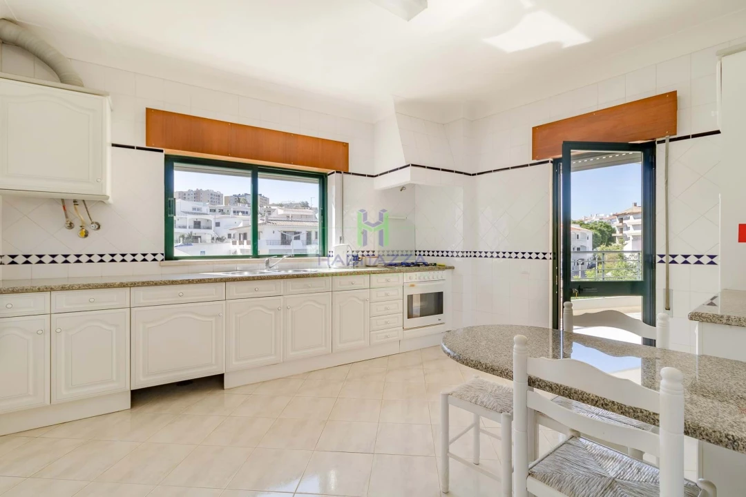 Apartamento T2 para Arrendamento em Lagos (São Sebastião e Santa Maria) Foto 11