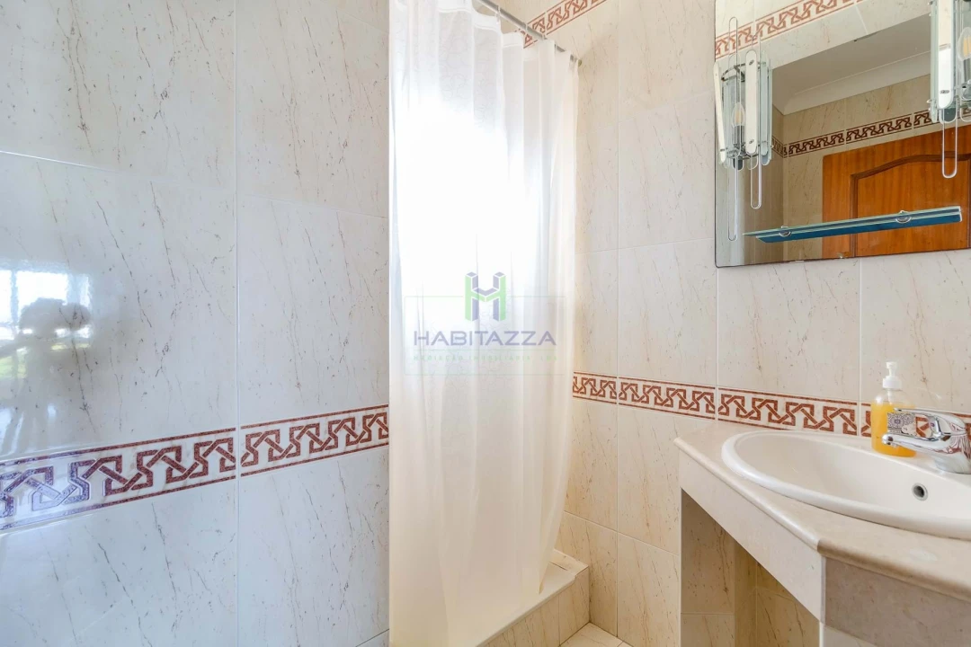 Apartamento T2 para Arrendamento em Lagos (São Sebastião e Santa Maria) Foto 20