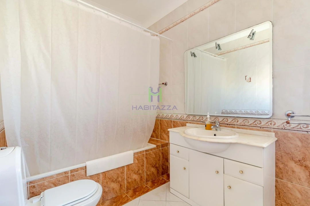 Apartamento T2 para Arrendamento em Lagos (São Sebastião e Santa Maria) Foto 24