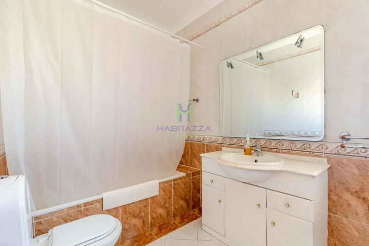 Apartamento T2 para Arrendamento em Lagos (São Sebastião e Santa Maria) Foto 24