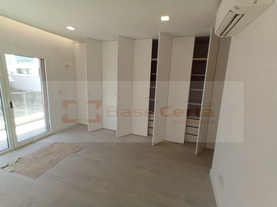 Moradia T4 para Venda em Pontinha e Famões Foto 18