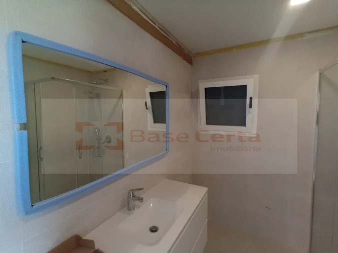 Moradia T4 para Venda em Pontinha e Famões Foto 32