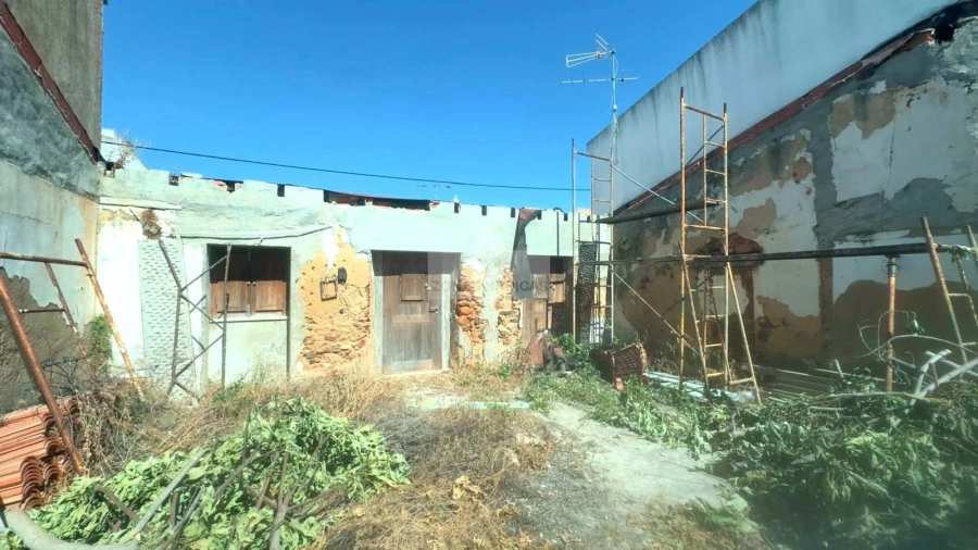 Terreno para Venda em Lagos (São Sebastião e Santa Maria) Foto 1