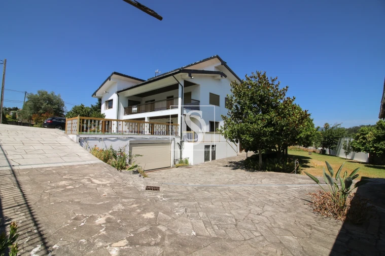 Moradia T4 para Venda em Tadim Foto 4