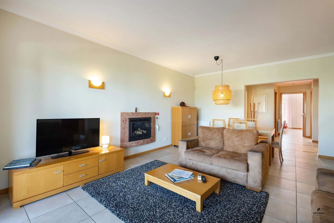 Apartamento T2 para Venda em Estômbar e Parchal Foto 3