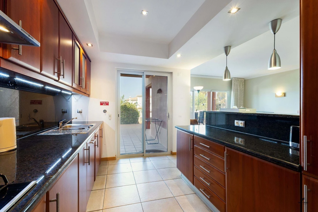 Apartamento T2 para Venda em Estômbar e Parchal Foto 6