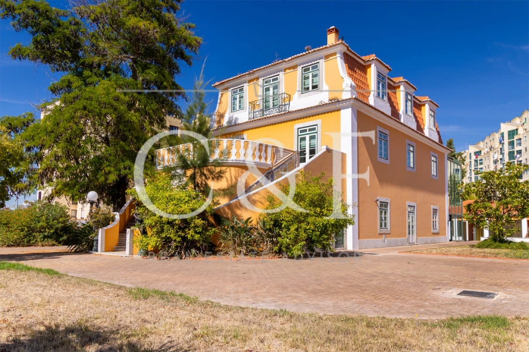 Moradia T7 para Venda em Marvila Foto 1