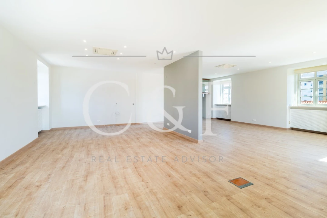 Moradia T7 para Venda em Marvila Foto 36