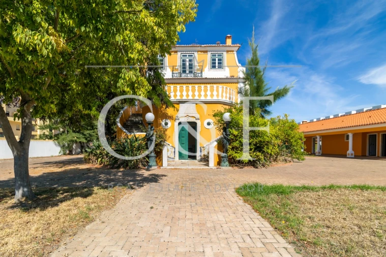 Moradia T7 para Venda em Marvila Foto 3