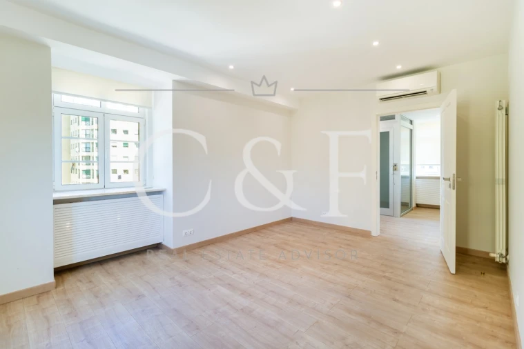 Moradia T7 para Venda em Marvila Foto 43