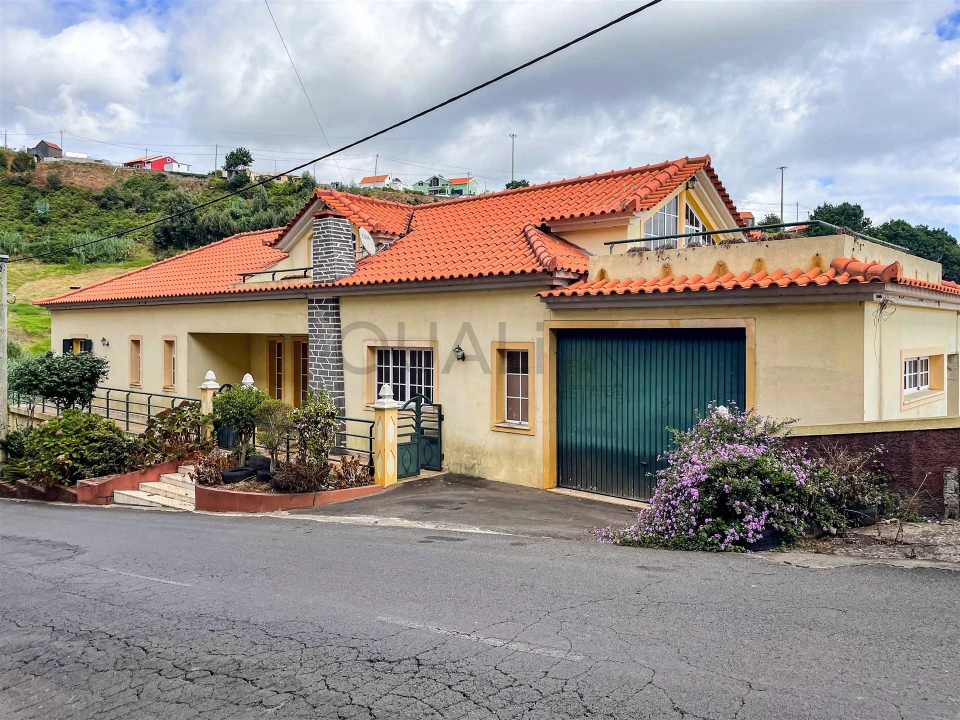 Moradia T3 para Venda em Canhas Foto 2