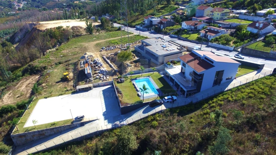 Moradia T5 para Venda em Gondomar (São Cosme), Valbom e Jovim Foto 4
