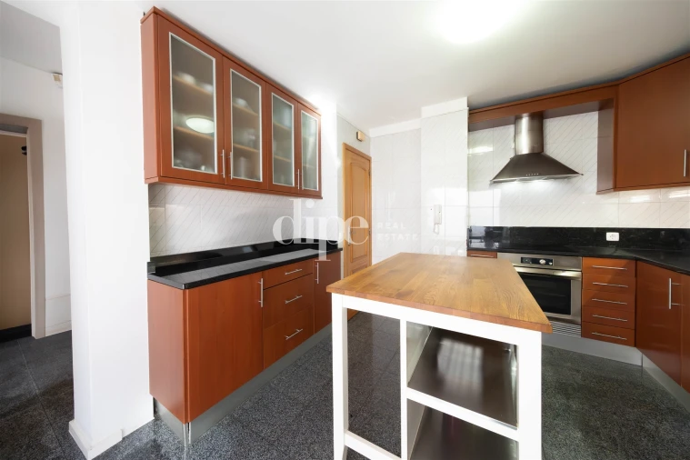 Moradia T3 para Venda em Creixomil Foto 6