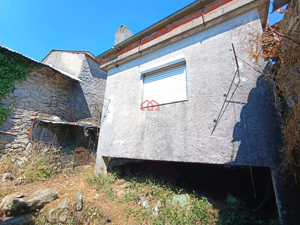 Moradia T2 para Venda em Freixiosa Foto 4