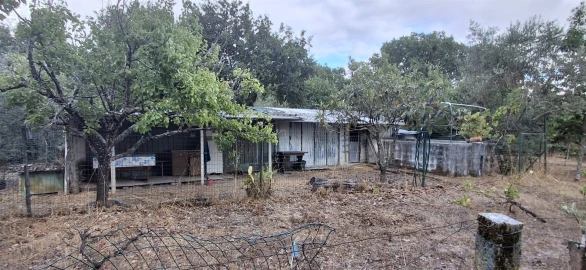Quinta T0 para Venda em Santiago de Cassurrães e Póvoa de Cervães