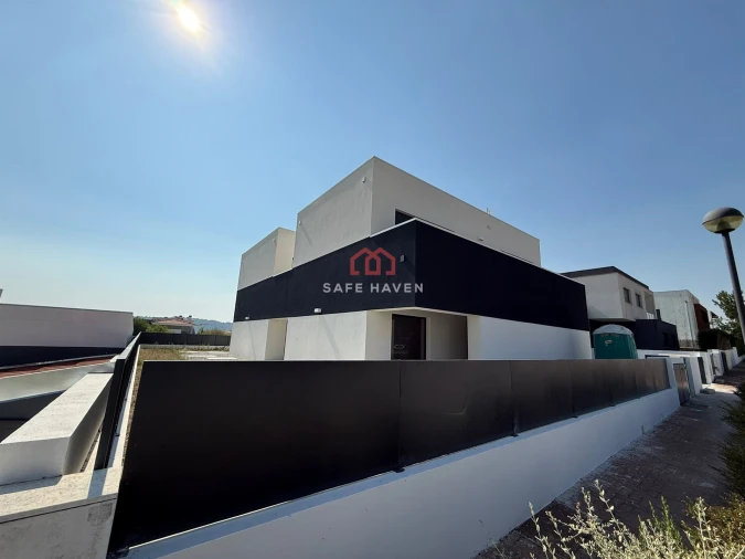 Moradia T3 para Venda em Covilhã e Canhoso Foto 9