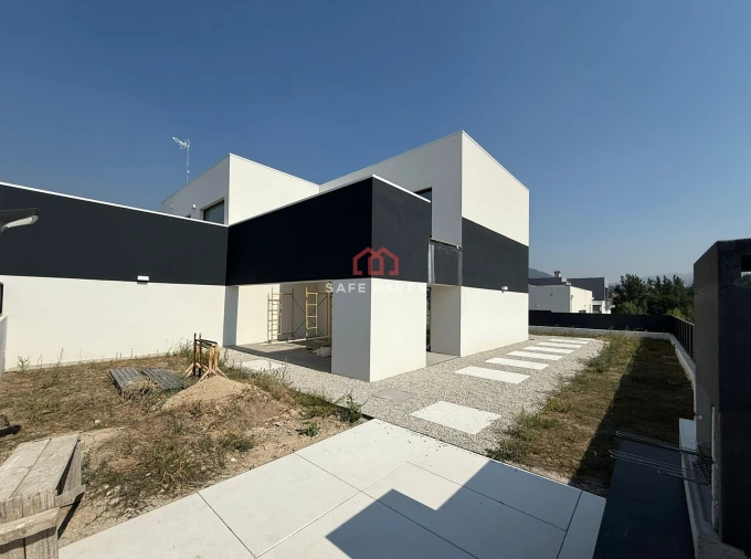 Moradia T3 para Venda em Covilhã e Canhoso Foto 6