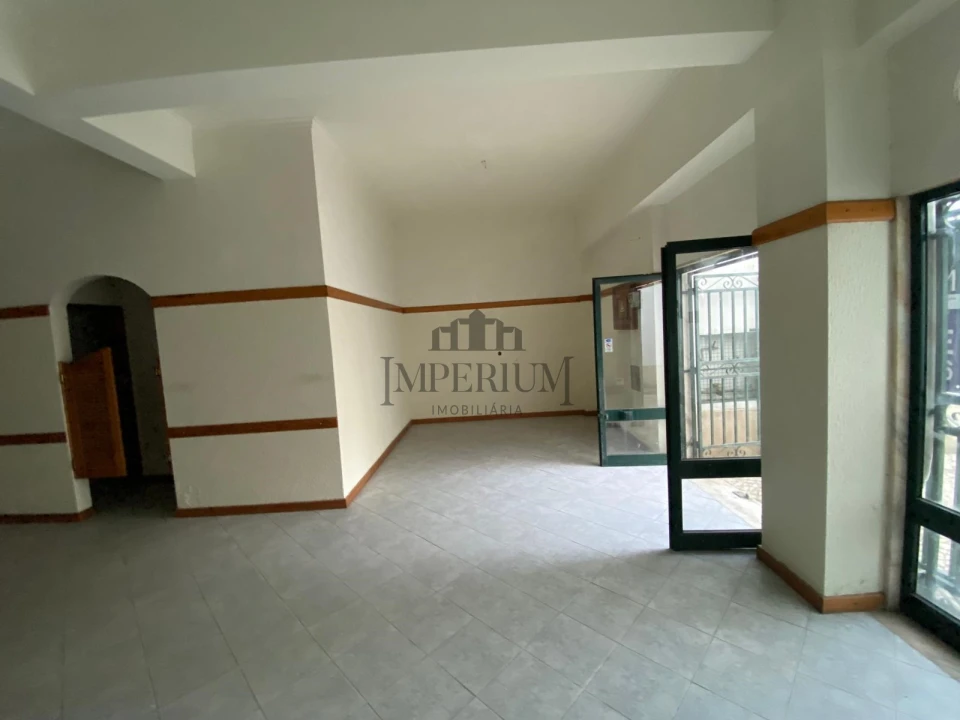 Loja para Venda em Castanheira do Ribatejo e Cachoeiras Foto 1