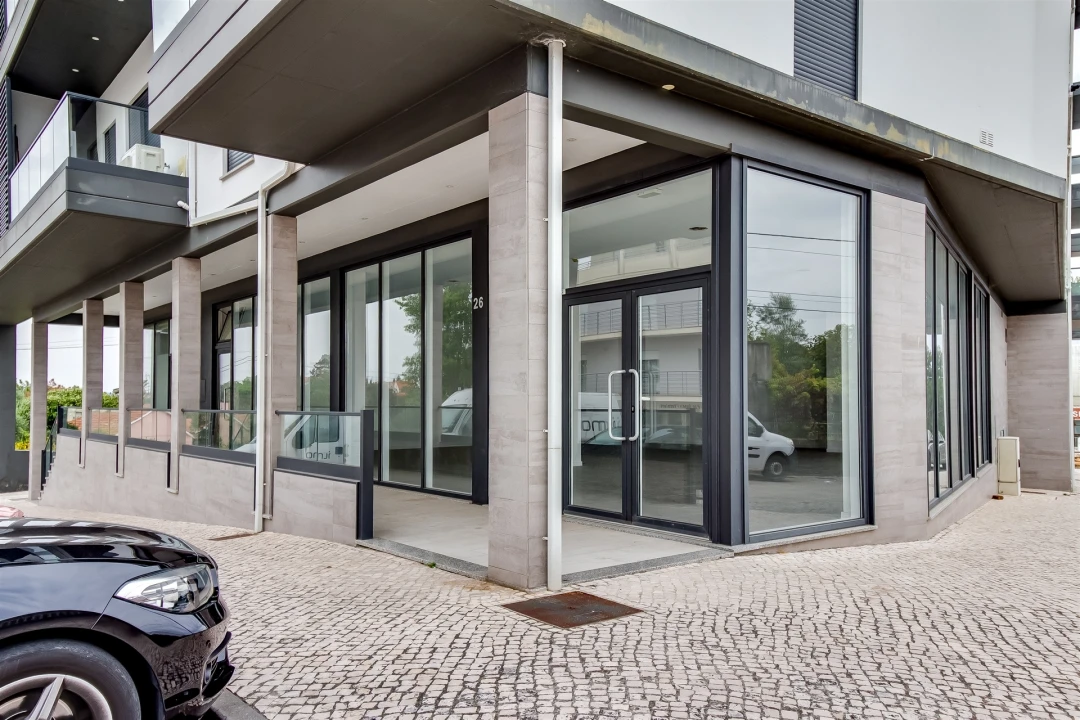 Loja para Arrendamento em Meirinhas Foto 5