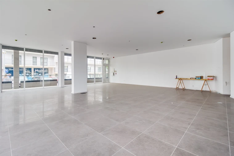 Loja para Arrendamento em Meirinhas Foto 13