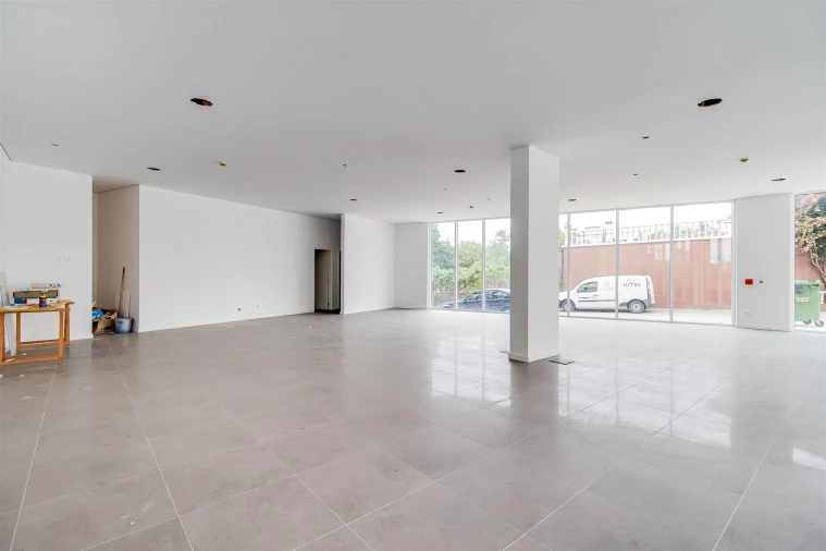 Loja para Arrendamento em Meirinhas Foto 21