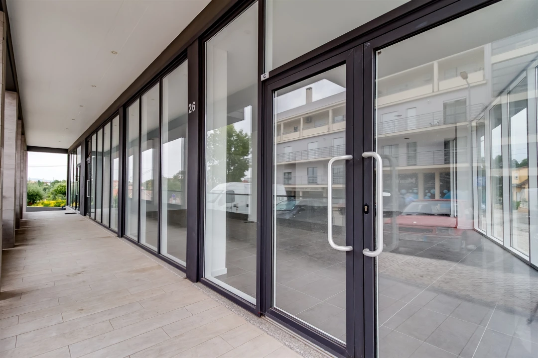 Loja para Arrendamento em Meirinhas Foto 3