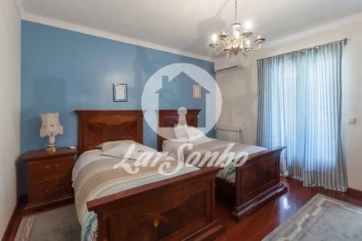 Moradia T4 para Venda em Anta e Guetim