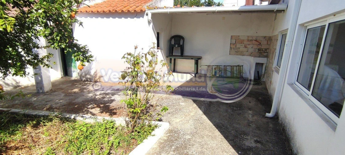 Moradia T2 para Venda em Cabeção Foto 14