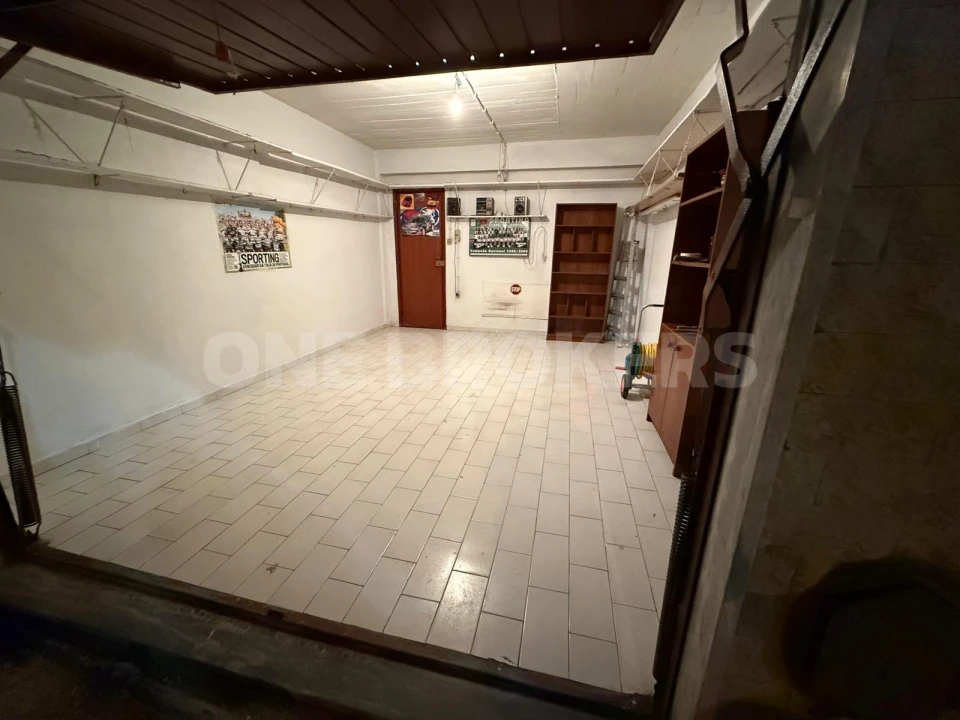 Garagem para Arrendamento em Alcabideche Foto 3