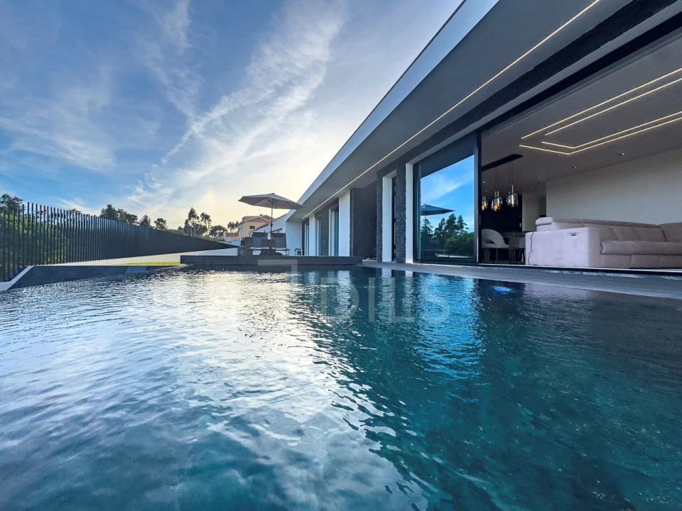 Moradia T4 para Venda em Santo Isidoro Foto 11