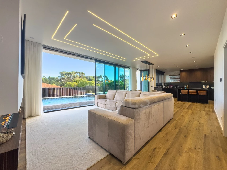 Moradia T4 para Venda em Santo Isidoro Foto 4