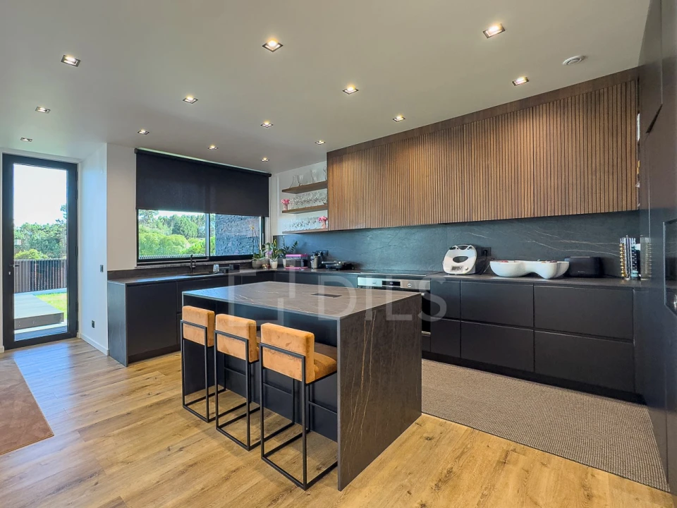 Moradia T4 para Venda em Santo Isidoro Foto 16