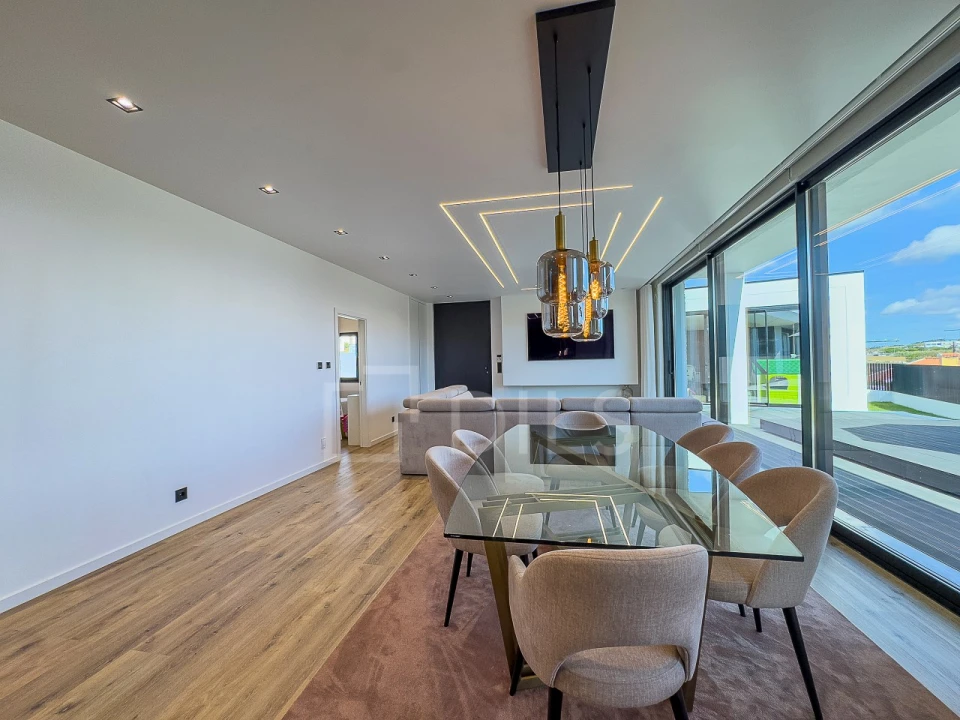 Moradia T4 para Venda em Santo Isidoro Foto 5