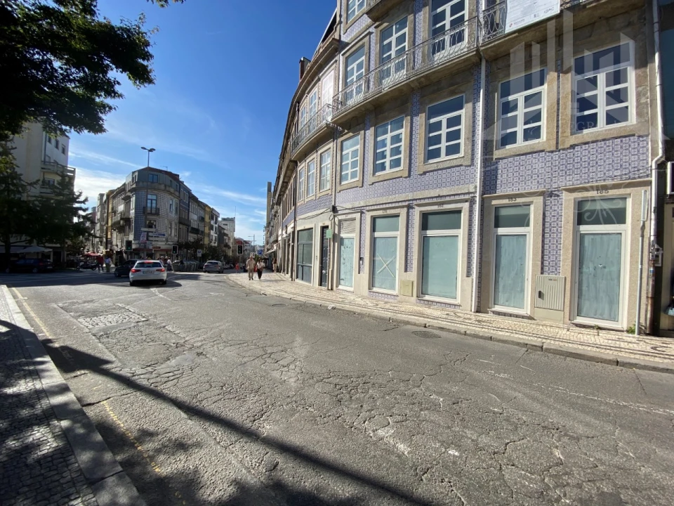 Loja para Arrendamento em Cedofeita, Santo Ildefonso, Sé, Miragaia, São Nicolau e Vitória Foto 3