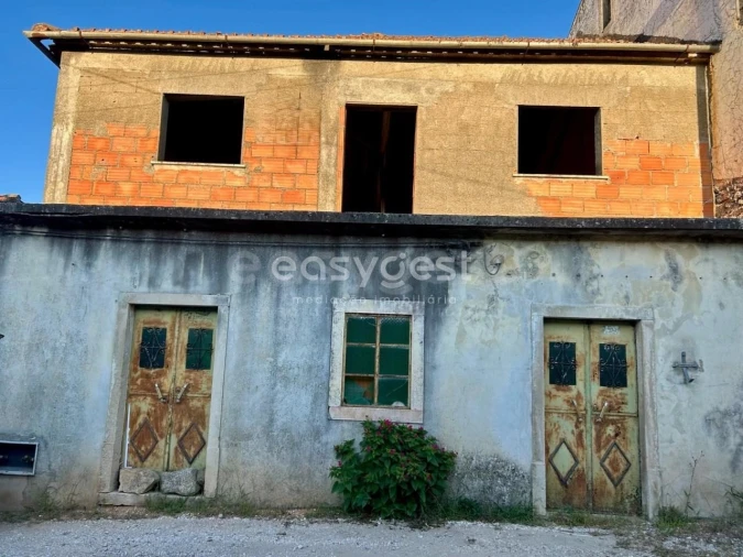 Moradia T2 para Venda em Chãos Foto 2