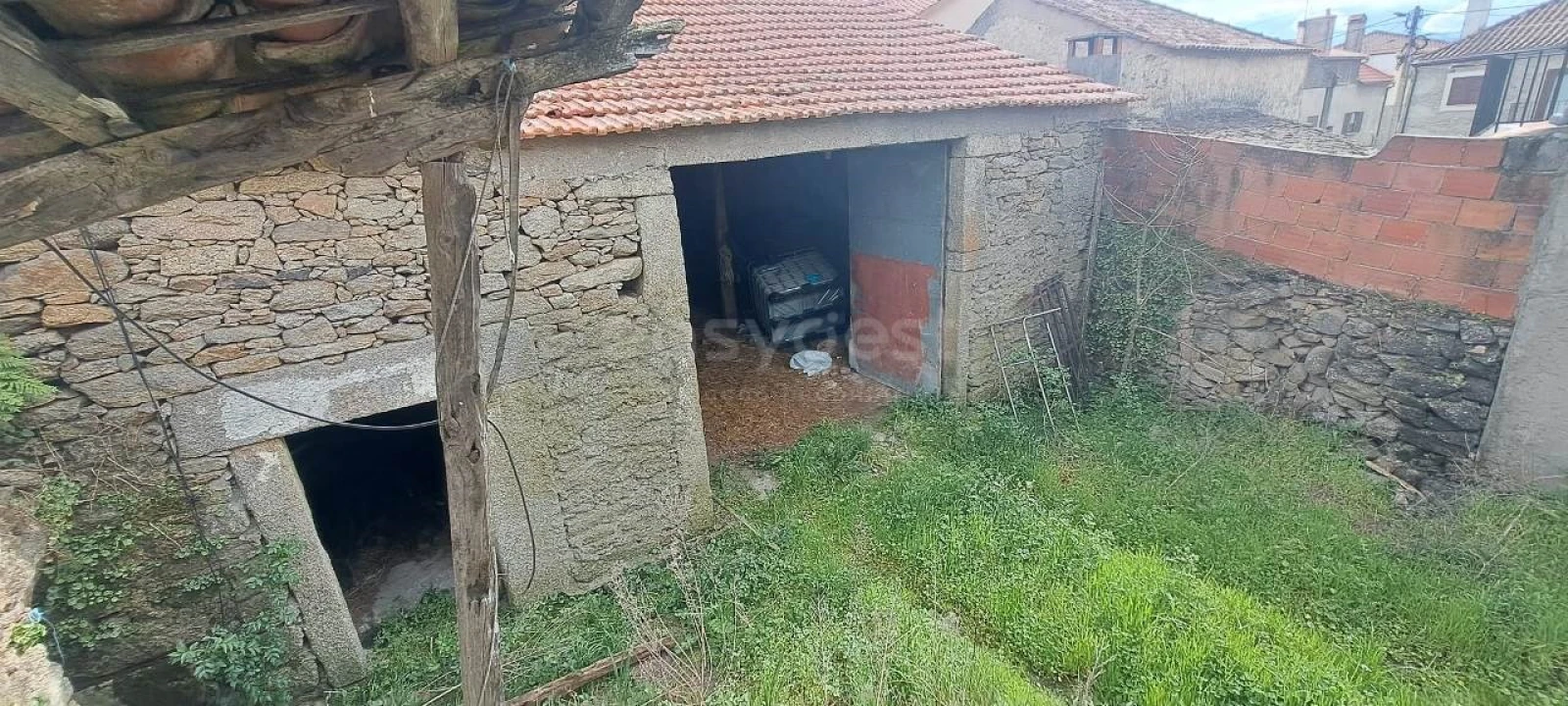 Moradia T1 para Venda em Urros Foto 3