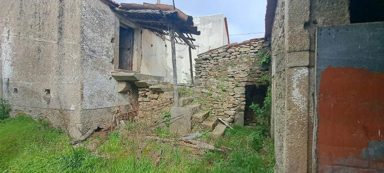 Moradia T1 para Venda em Urros Foto 6