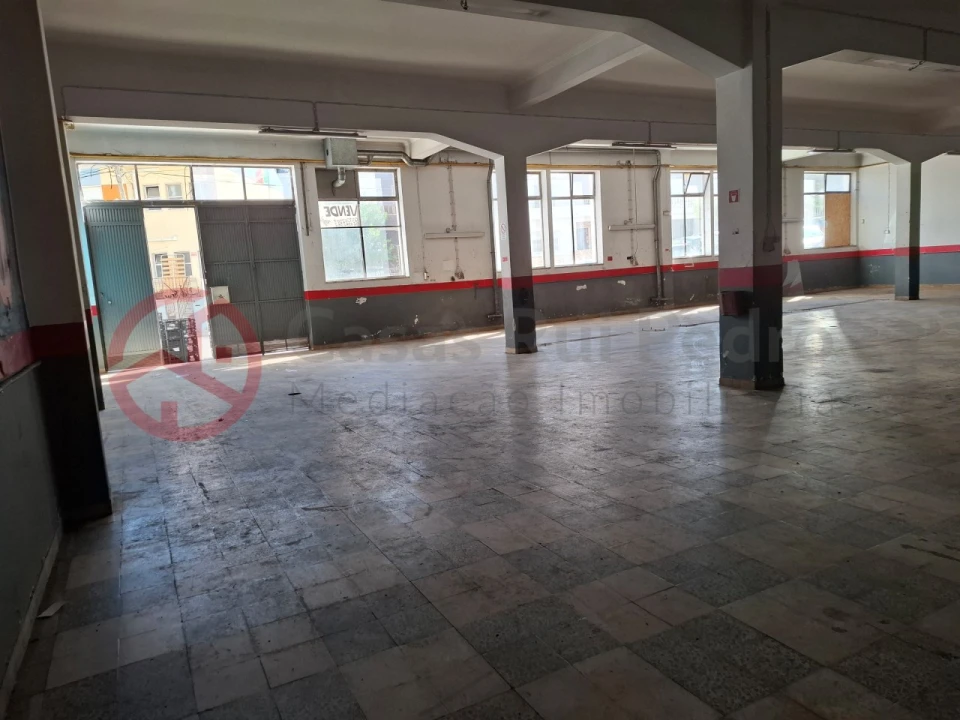 Armazém para Venda em Amora Foto 3