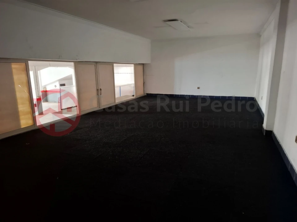 Armazém para Venda em Amora Foto 10