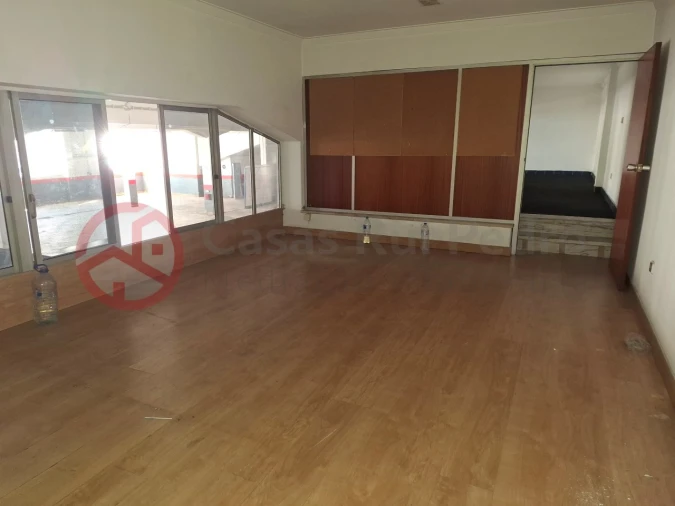 Armazém para Venda em Amora Foto 8