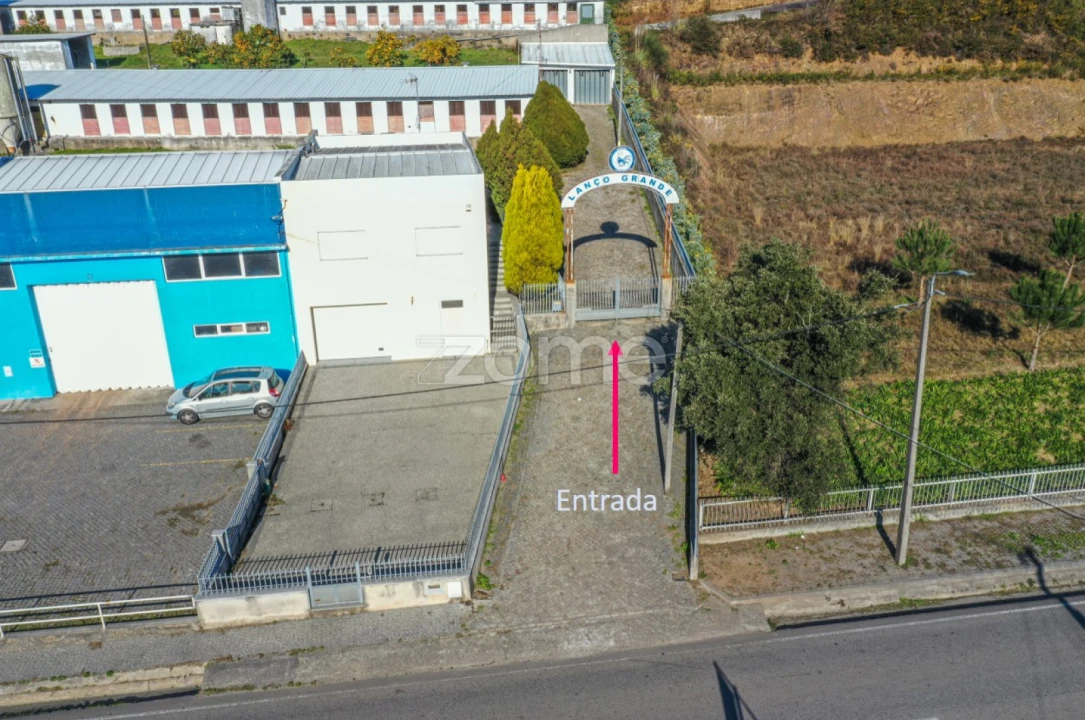 Terreno Comércio / Armazém para Venda em Agrela Foto 1