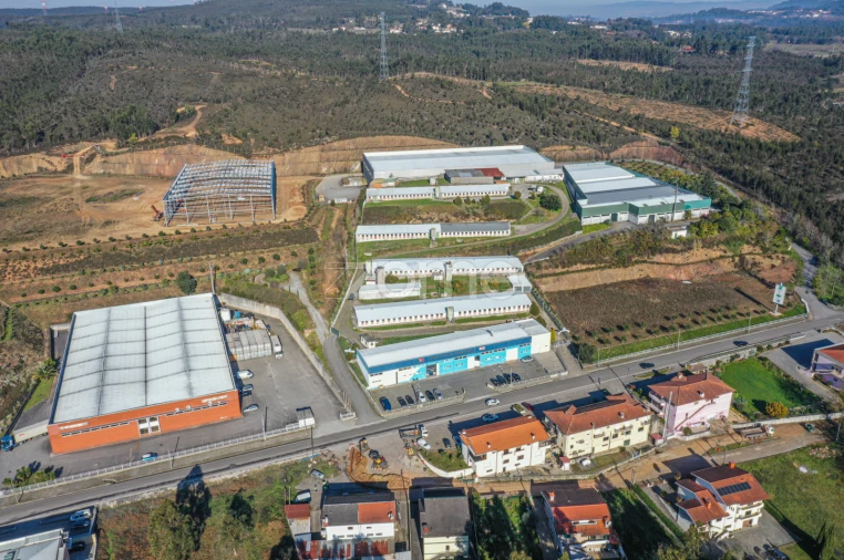 Terreno Comércio / Armazém para Venda em Agrela Foto 10