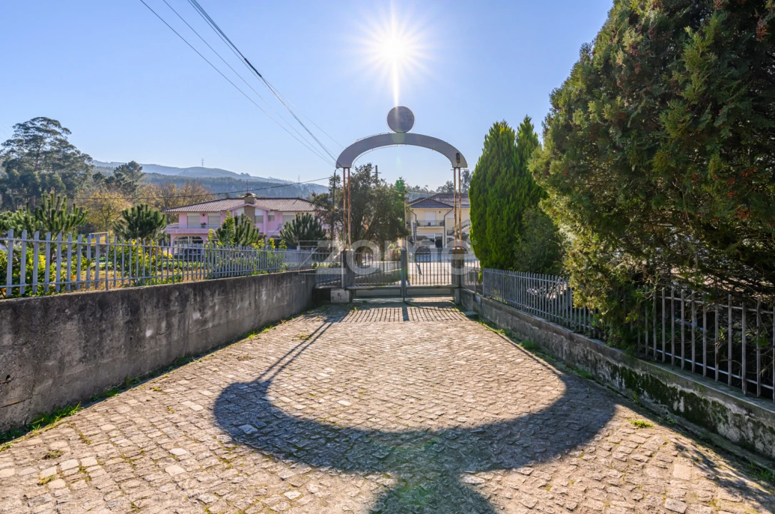 Terreno Comércio / Armazém para Venda em Agrela Foto 13