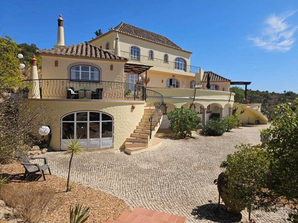 Moradia T5 para Venda em Santa Catarina da Fonte do Bispo Foto 1