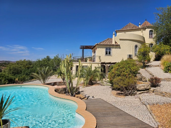 Moradia T5 para Venda em Santa Catarina da Fonte do Bispo Foto 2