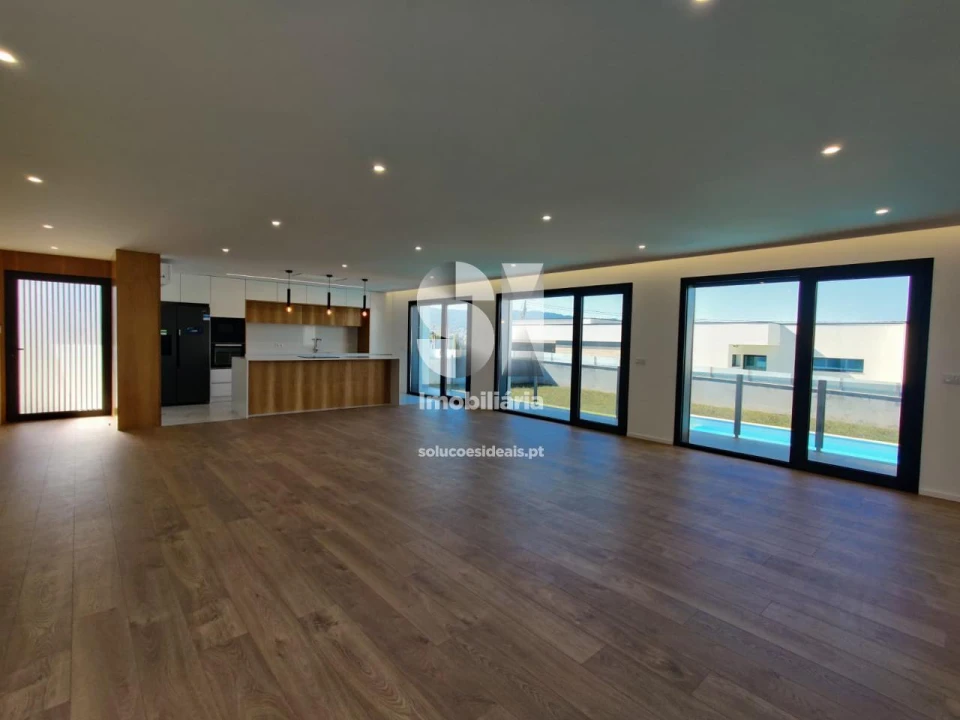 Moradia T3 para Venda em Merelim (São Paio), Panoias e Parada de Tibães Foto 4