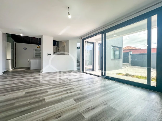 Moradia T3 para Venda em Fajã da Ovelha Foto 7